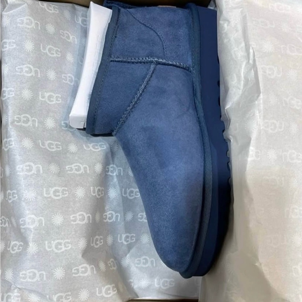 UGG Ultra Mini Women’s Size 9